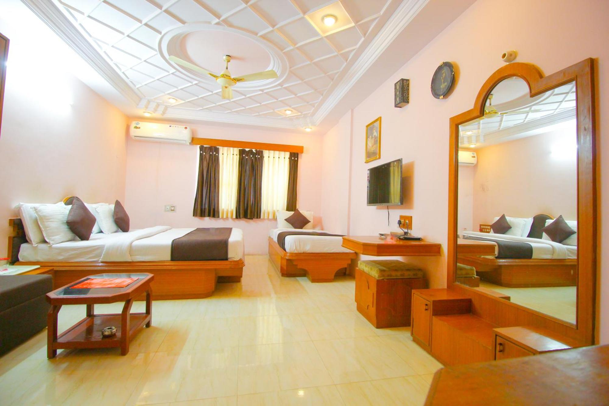 Hotel Upasana Rajkot Exterior photo