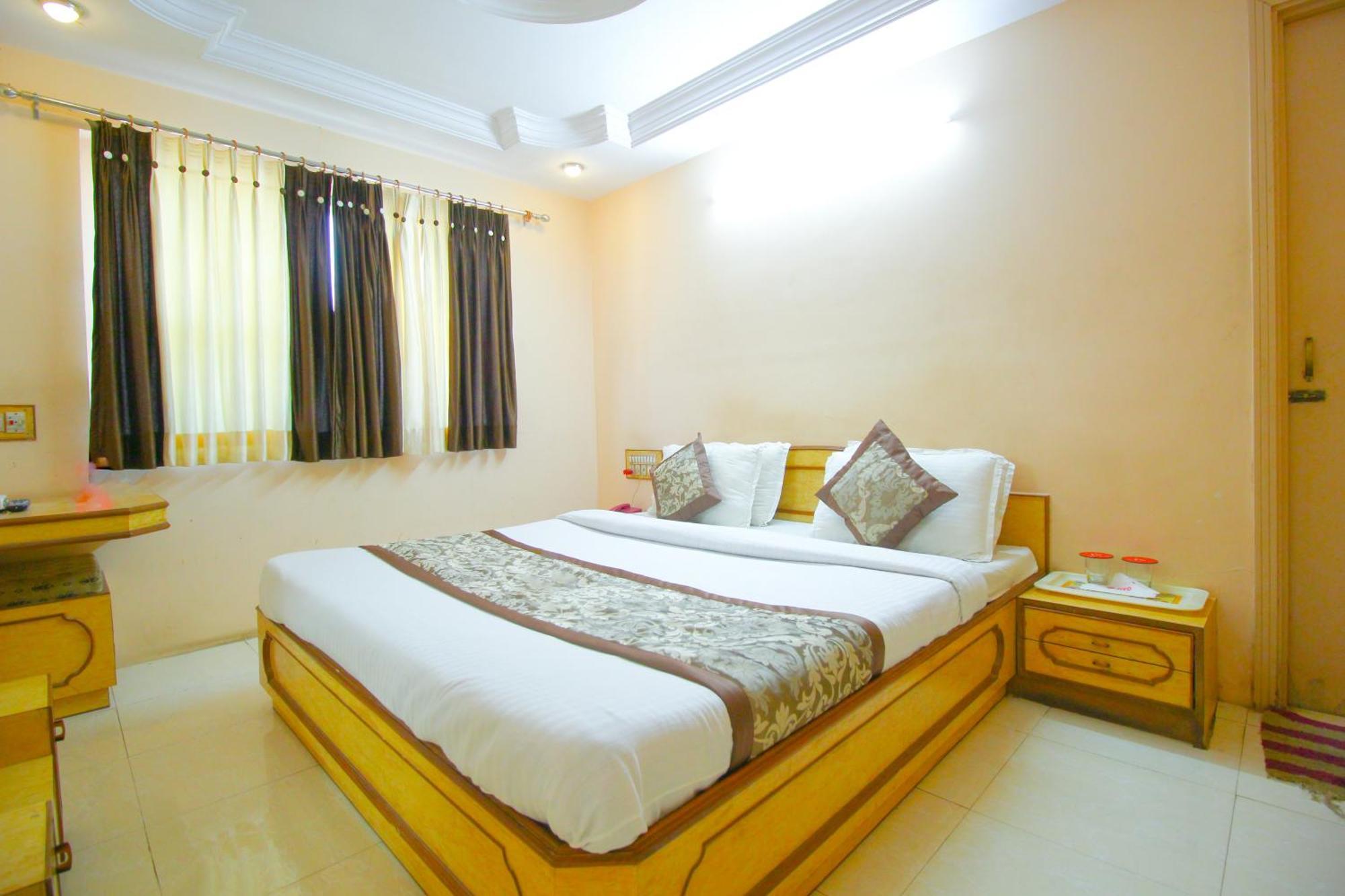 Hotel Upasana Rajkot Exterior photo
