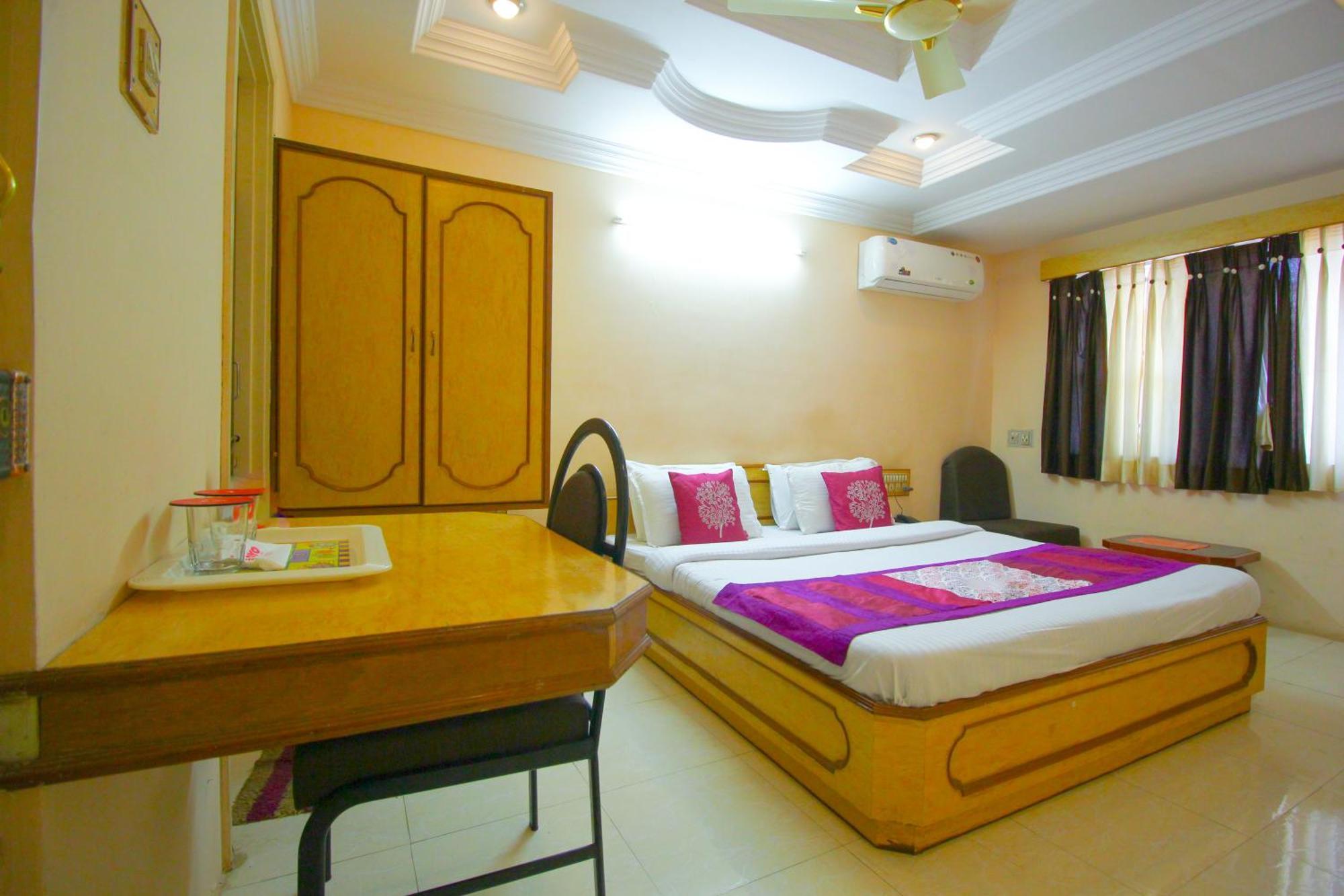 Hotel Upasana Rajkot Exterior photo