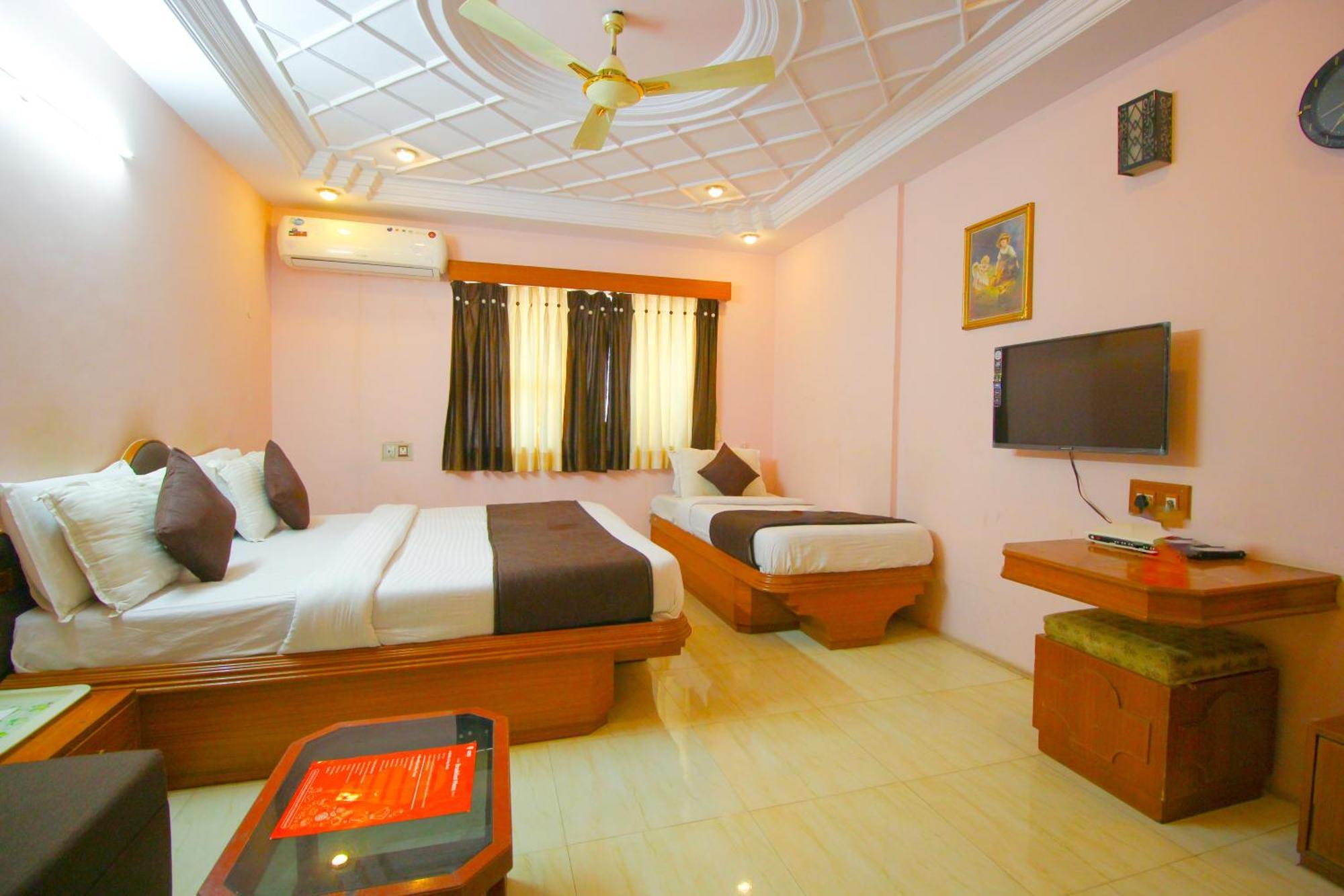 Hotel Upasana Rajkot Exterior photo